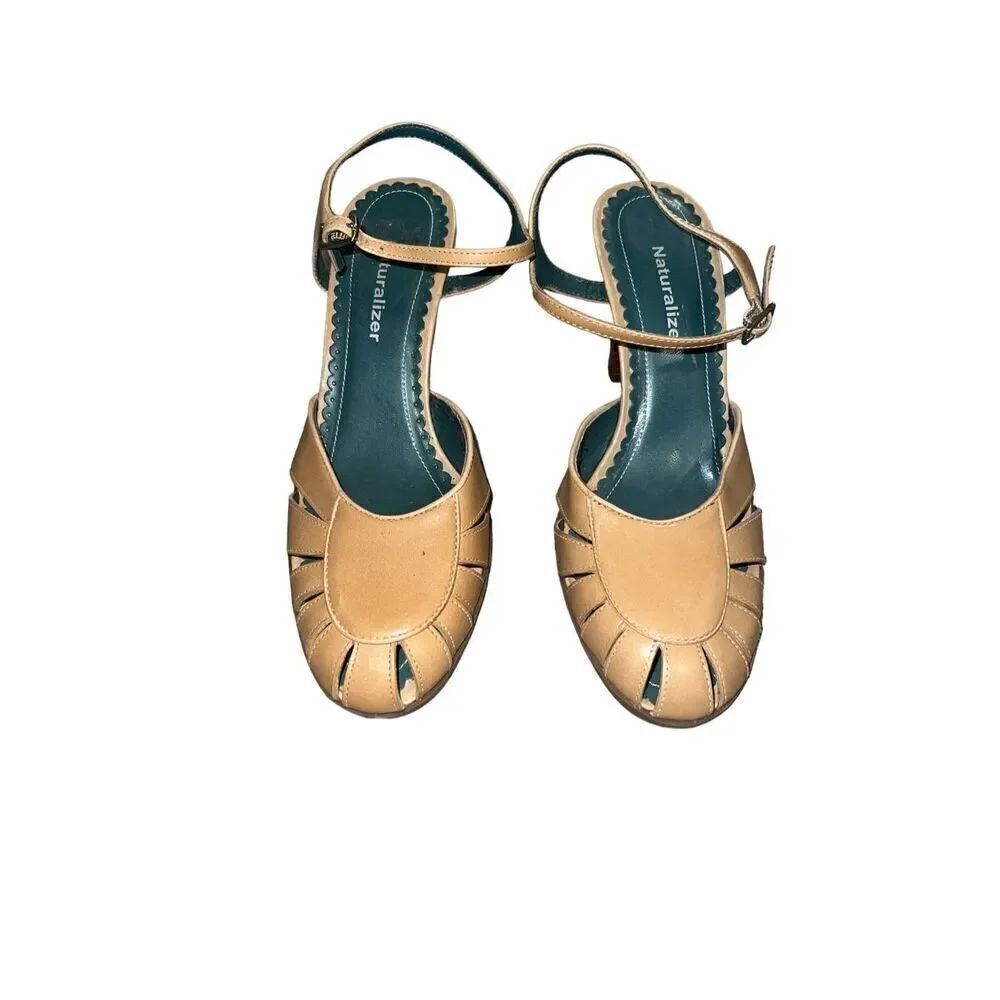 ✨Naturalizer Strappy Tan Sz 7.5 Sandals✨